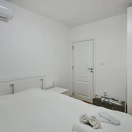 Lägenhet Central 3 Bedroom Flat With Free Parking