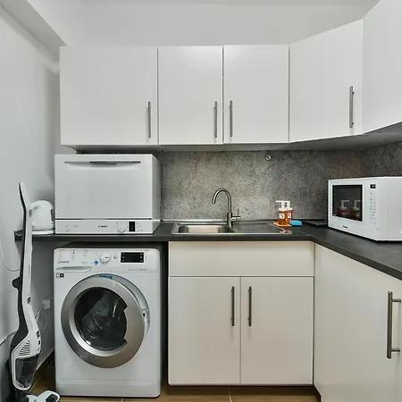 Central 3 Bedroom Flat With Free Parking Varna