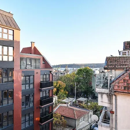 Central 3 Bedroom Flat With Free Parking *